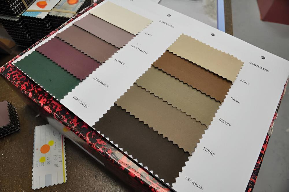 Organic fabrics for leather goods near Cholet